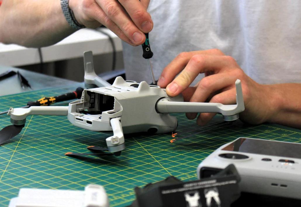 DJI Labs Drone Tamir kapak görseli